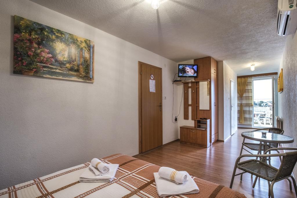 Apartment And Rooms Aracic Korenica Bilik gambar