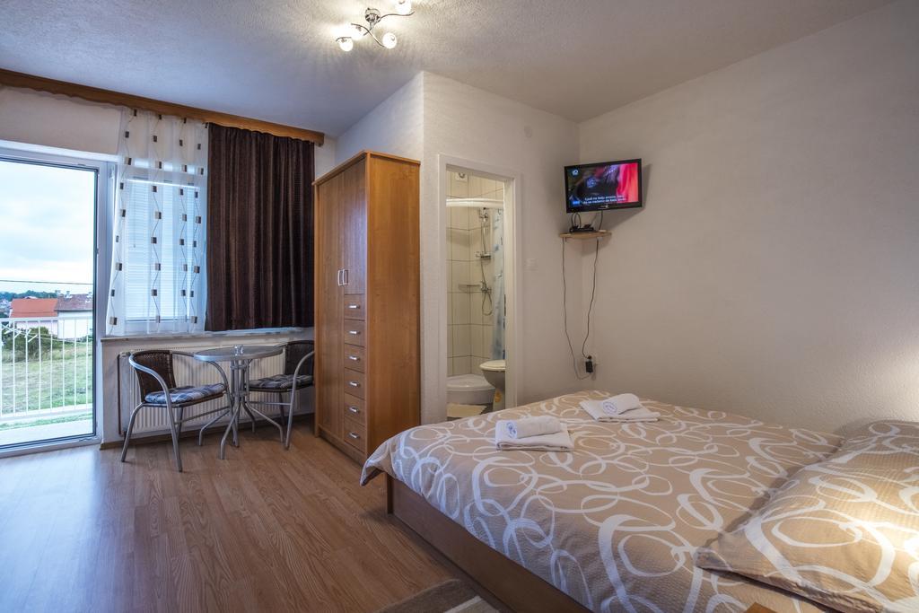 Apartment And Rooms Aracic Korenica Bilik gambar